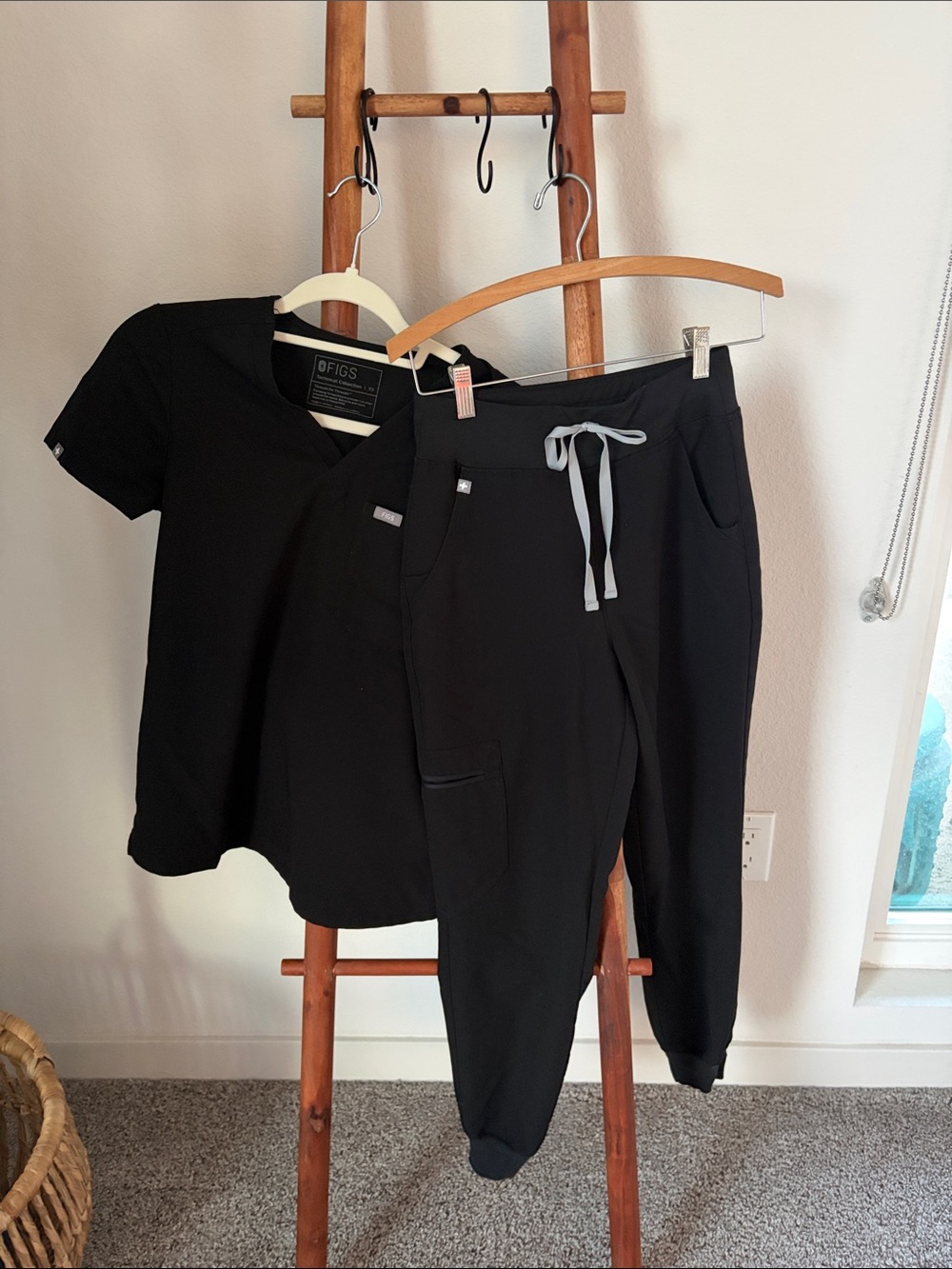 FIGS Black Catarina Top & Zamora Jogger Scrub Set with Gray Drawstring